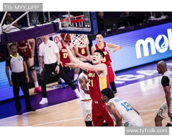 中国男篮迎战强敌全力以赴争夺胜利展现团队精神与拼搏意志